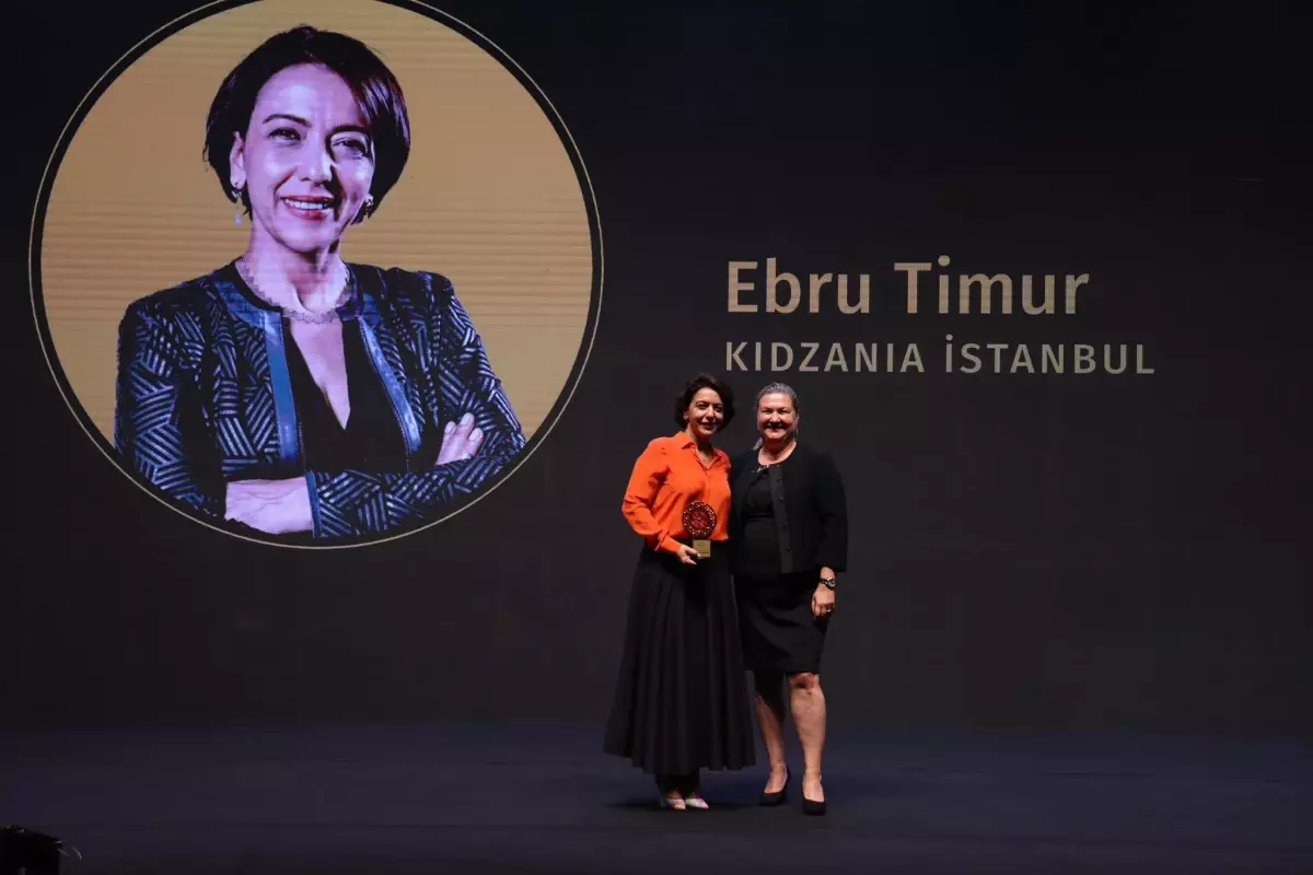 Ebru Timur Yılın Lideri Seçildi