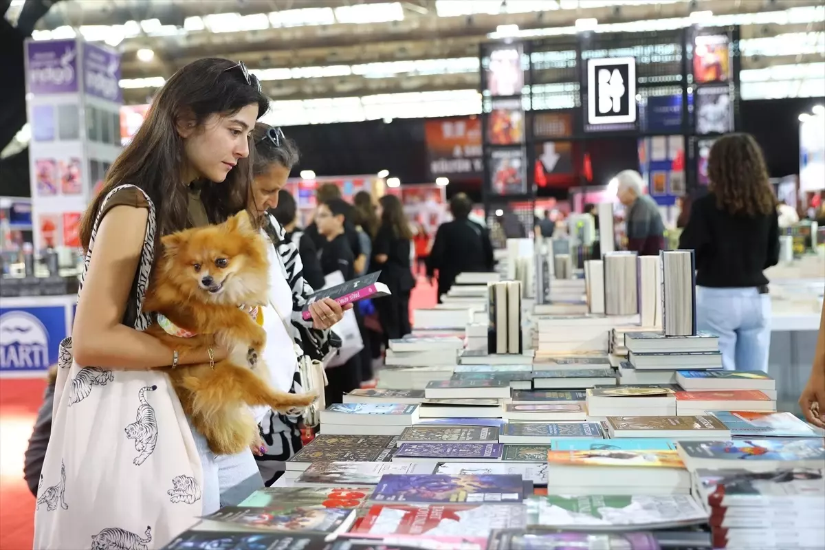 Antalya Kitap Fuarı’nda Yazarlar Okurlarla Buluştu