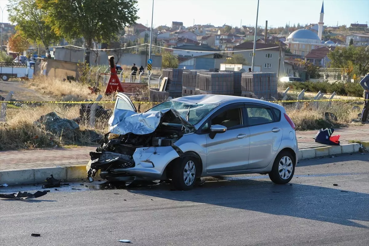 Uşak’ta Polis Motosikleti ile Otomobil Çarpıştı