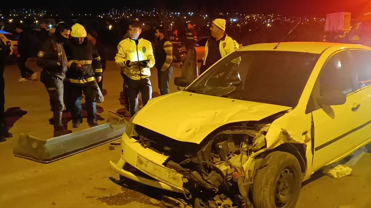 Kozan’da Trafik Kazası: 3 Yaralı