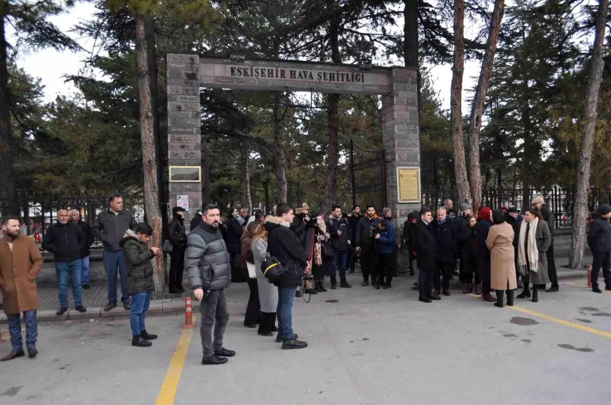 İYİ Parti Genel Başkanı Dervişoğlu, Hava Şehitliği’ni Ziyaretinde Geç Kaldı